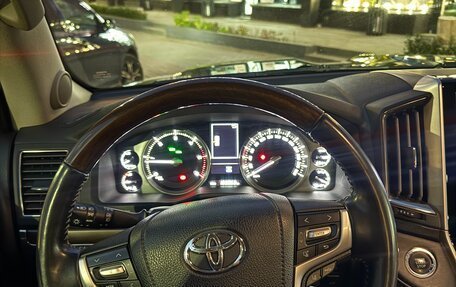 Toyota Land Cruiser 200, 2017 год, 6 000 000 рублей, 19 фотография