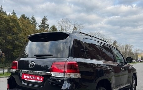 Toyota Land Cruiser 200, 2017 год, 6 000 000 рублей, 21 фотография