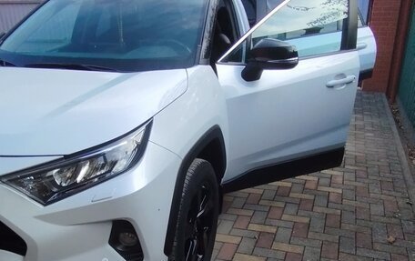Toyota RAV4, 2020 год, 3 310 000 рублей, 2 фотография