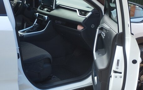 Toyota RAV4, 2020 год, 3 310 000 рублей, 5 фотография