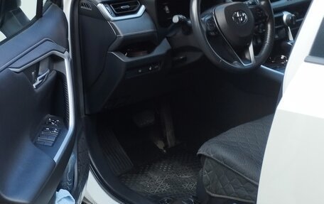 Toyota RAV4, 2020 год, 3 310 000 рублей, 8 фотография