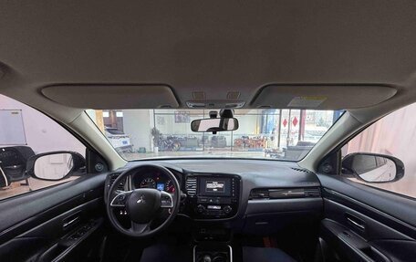 Mitsubishi Outlander III рестайлинг 3, 2022 год, 1 625 000 рублей, 13 фотография