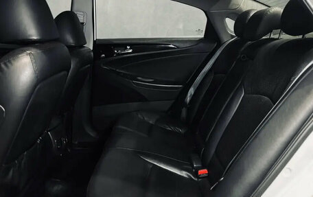 Hyundai Sonata VI, 2011 год, 949 000 рублей, 20 фотография