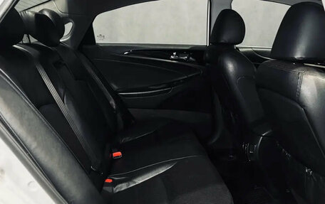 Hyundai Sonata VI, 2011 год, 949 000 рублей, 21 фотография