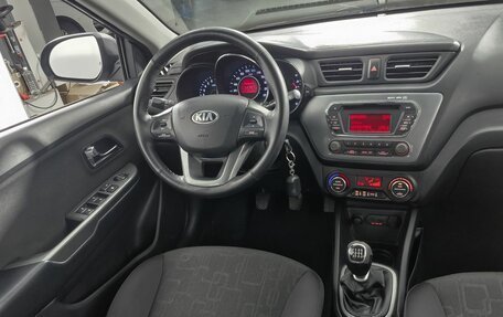 KIA Rio III рестайлинг, 2015 год, 889 000 рублей, 14 фотография