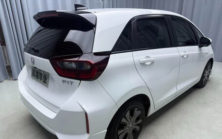 Honda Fit, 2022 год, 900 000 рублей, 4 фотография