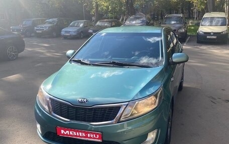 KIA Rio III рестайлинг, 2013 год, 800 000 рублей, 1 фотография