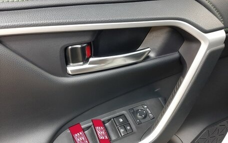 Toyota RAV4, 2025 год, 3 730 000 рублей, 21 фотография