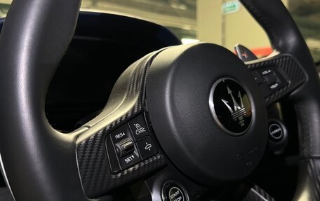 Maserati MC20, 2021 год, 20 000 000 рублей, 16 фотография