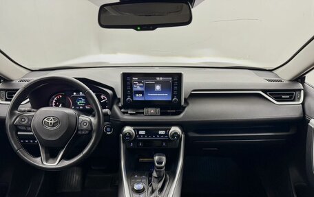 Toyota RAV4, 2021 год, 3 995 000 рублей, 17 фотография