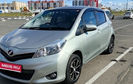 Toyota Vitz, 2013 год, 890 000 рублей, 3 фотография