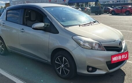 Toyota Vitz, 2013 год, 890 000 рублей, 2 фотография