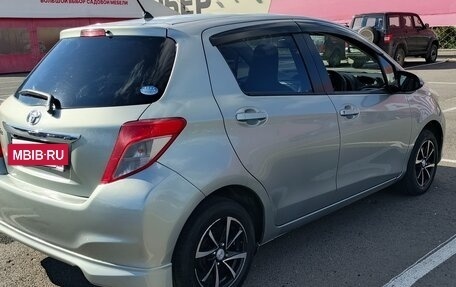 Toyota Vitz, 2013 год, 890 000 рублей, 4 фотография