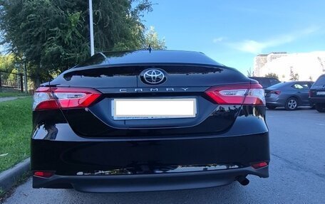 Toyota Camry, 2019 год, 2 390 000 рублей, 3 фотография