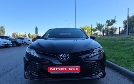 Toyota Camry, 2019 год, 2 390 000 рублей, 2 фотография