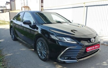 Toyota Camry, 2021 год, 2 730 000 рублей, 1 фотография