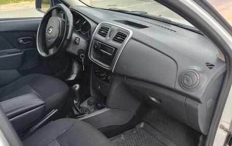 Renault Logan II, 2016 год, 385 000 рублей, 7 фотография