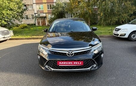 Toyota Camry, 2017 год, 1 910 000 рублей, 4 фотография