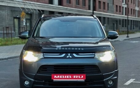 Mitsubishi Outlander III рестайлинг 3, 2013 год, 1 450 000 рублей, 4 фотография