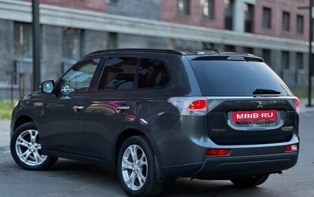 Mitsubishi Outlander III рестайлинг 3, 2013 год, 1 450 000 рублей, 9 фотография