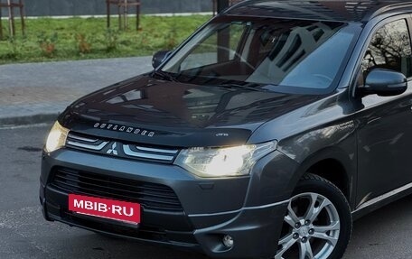 Mitsubishi Outlander III рестайлинг 3, 2013 год, 1 450 000 рублей, 3 фотография