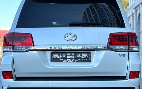 Toyota Land Cruiser 200, 2016 год, 6 000 000 рублей, 32 фотография