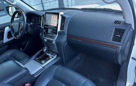Toyota Land Cruiser 200, 2016 год, 6 000 000 рублей, 28 фотография