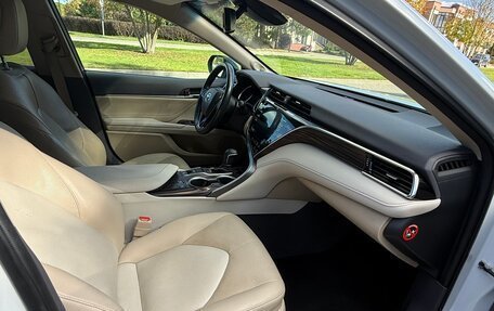 Toyota Camry, 2020 год, 2 400 000 рублей, 7 фотография