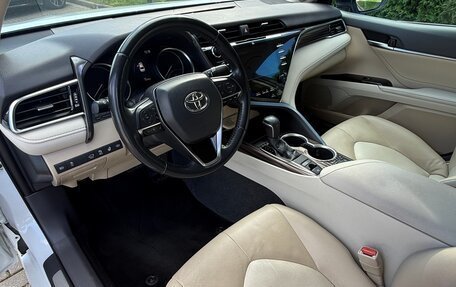 Toyota Camry, 2020 год, 2 400 000 рублей, 9 фотография