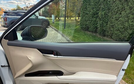 Toyota Camry, 2020 год, 2 400 000 рублей, 8 фотография