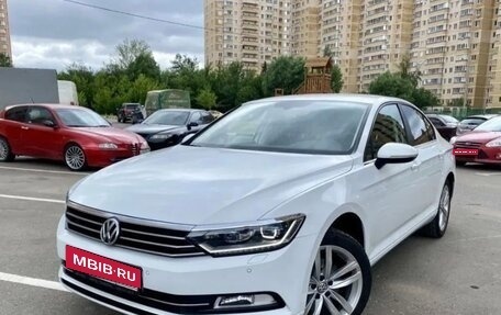 Volkswagen Passat B8 рестайлинг, 2015 год, 850 000 рублей, 1 фотография