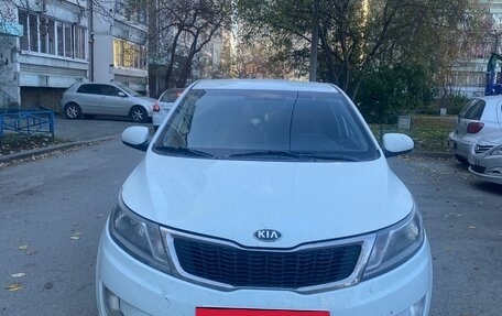 KIA Rio III рестайлинг, 2014 год, 1 000 000 рублей, 4 фотография
