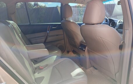 Toyota Highlander III, 2011 год, 1 800 000 рублей, 7 фотография