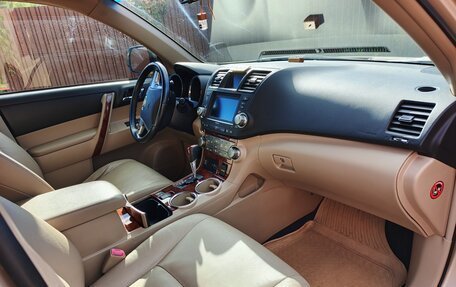 Toyota Highlander III, 2011 год, 1 800 000 рублей, 6 фотография