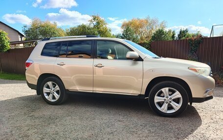 Toyota Highlander III, 2011 год, 1 800 000 рублей, 5 фотография