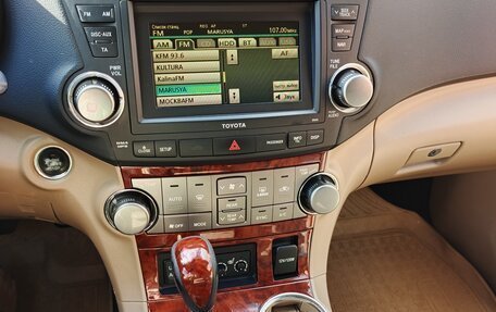 Toyota Highlander III, 2011 год, 1 800 000 рублей, 10 фотография