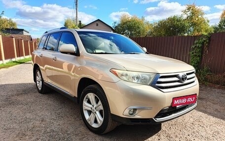Toyota Highlander III, 2011 год, 1 800 000 рублей, 4 фотография
