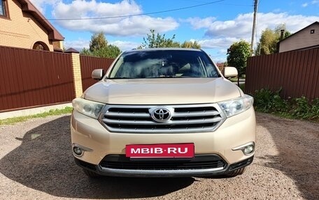 Toyota Highlander III, 2011 год, 1 800 000 рублей, 3 фотография