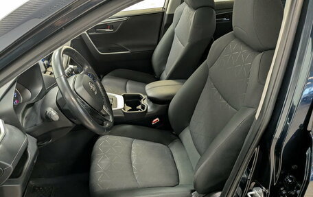 Toyota RAV4, 2020 год, 3 170 000 рублей, 21 фотография