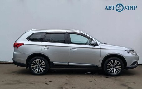 Mitsubishi Outlander III рестайлинг 3, 2018 год, 1 859 000 рублей, 4 фотография