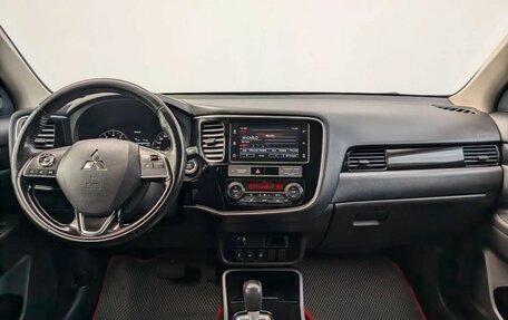 Mitsubishi Outlander III рестайлинг 3, 2018 год, 1 859 000 рублей, 9 фотография
