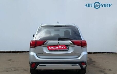 Mitsubishi Outlander III рестайлинг 3, 2018 год, 1 859 000 рублей, 6 фотография