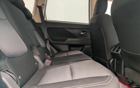 Mitsubishi Outlander III рестайлинг 3, 2018 год, 1 859 000 рублей, 11 фотография