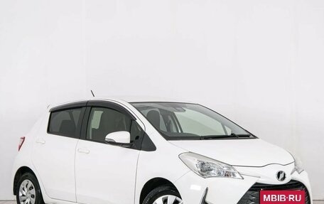 Toyota Vitz, 2017 год, 899 000 рублей, 2 фотография