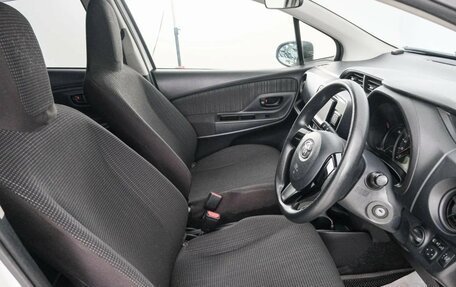 Toyota Vitz, 2017 год, 899 000 рублей, 7 фотография