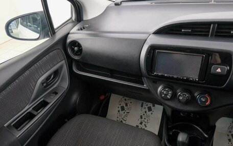 Toyota Vitz, 2017 год, 899 000 рублей, 11 фотография