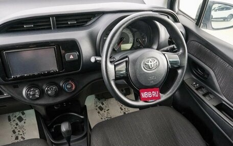 Toyota Vitz, 2017 год, 899 000 рублей, 9 фотография