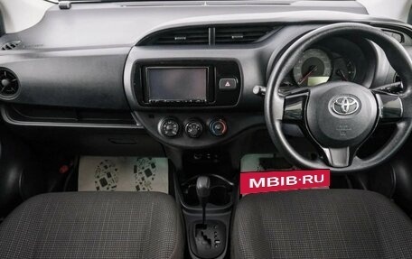 Toyota Vitz, 2017 год, 899 000 рублей, 10 фотография
