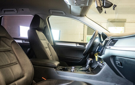 Volkswagen Touareg III, 2013 год, 2 390 000 рублей, 24 фотография