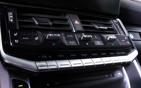 Toyota Land Cruiser, 2021 год, 8 899 000 рублей, 22 фотография